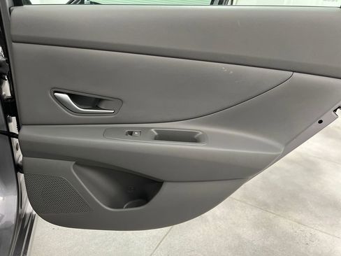 Used 2025 Hyundai Elantra SEL image 17