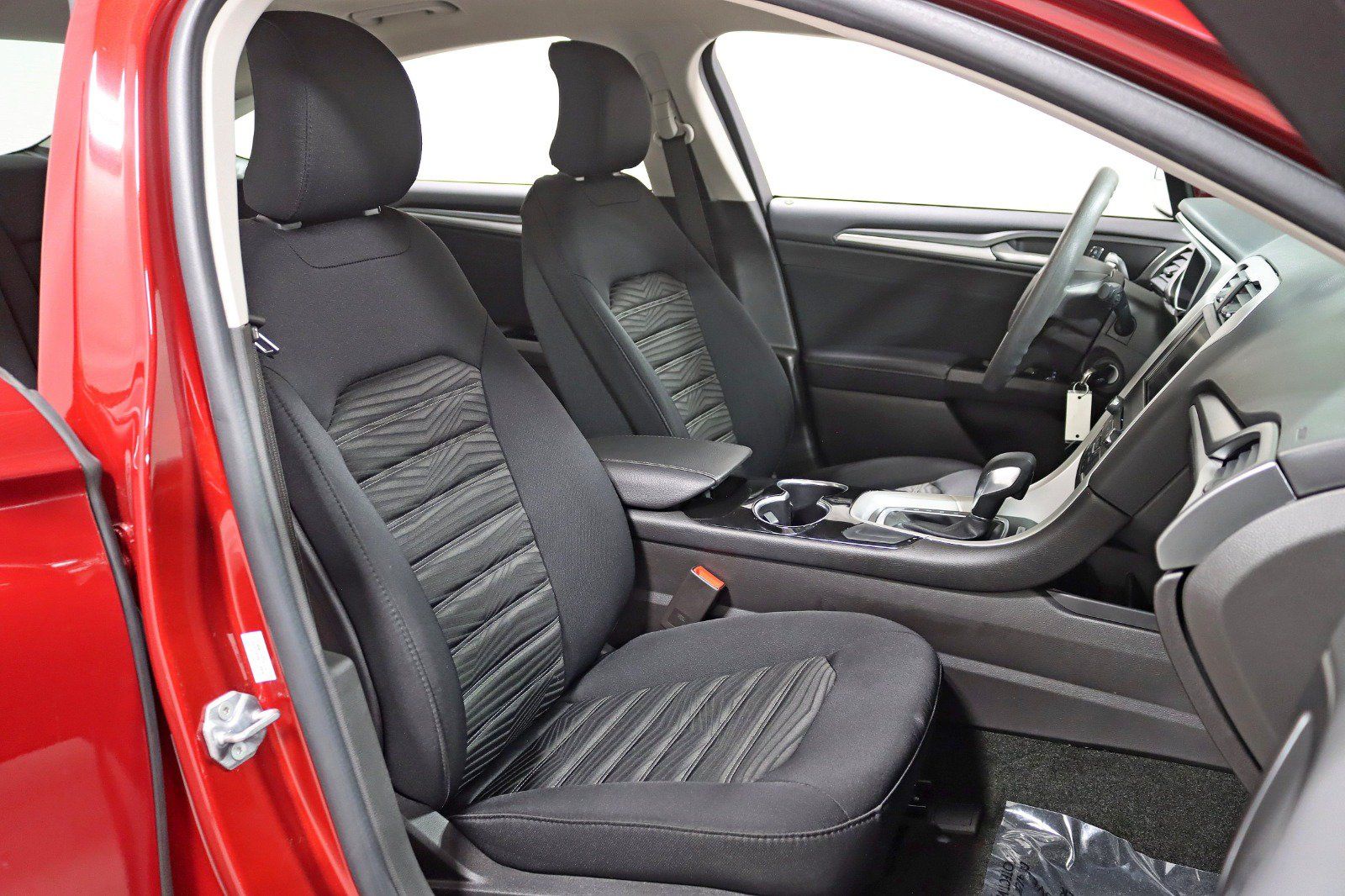 Used 2016 Ford Fusion SE FWD image 21
