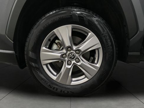Used 2025 Toyota RAV4 XLE AWD/4WD image 12