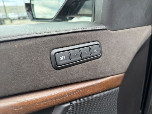 Used 2018 Cadillac Escalade Luxury AWD/4WD image 6