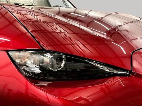 Used 2022 MAZDA MX-5 Miata Club RWD image 25