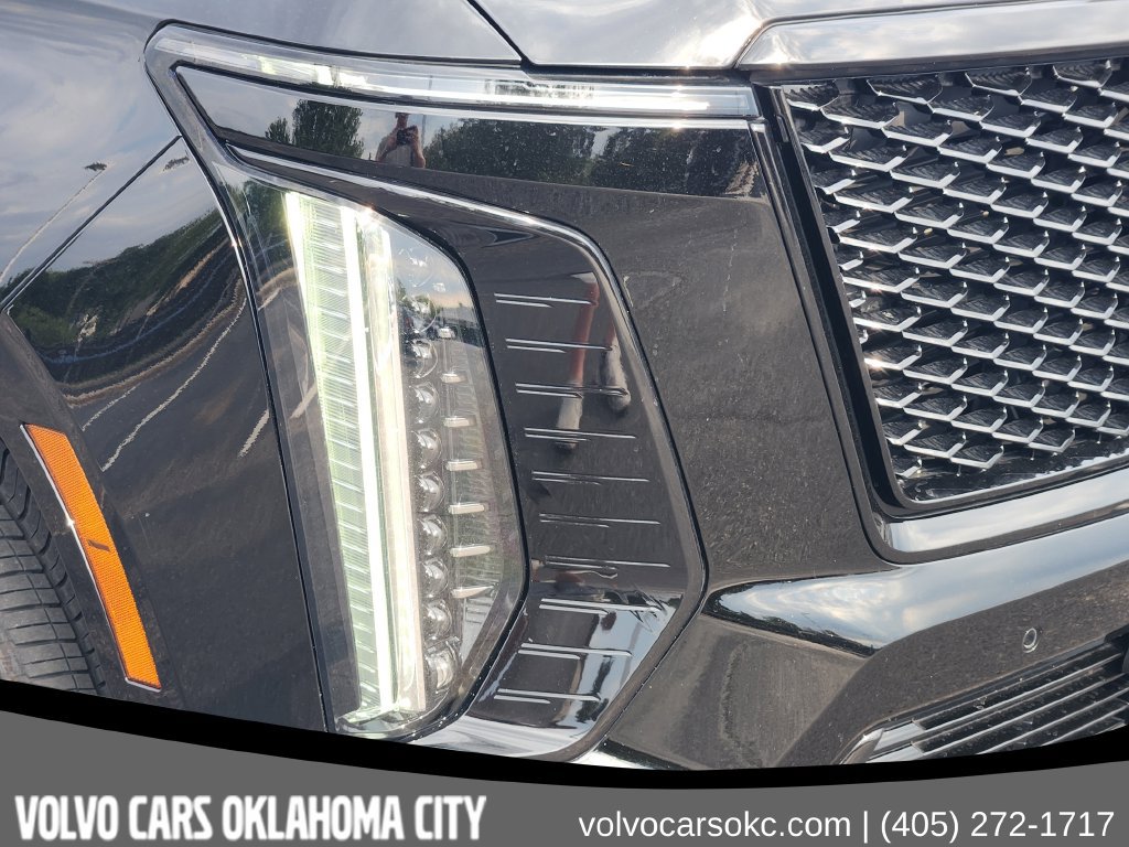 Used 2025 Cadillac Escalade ESV Sport AWD/4WD image 7