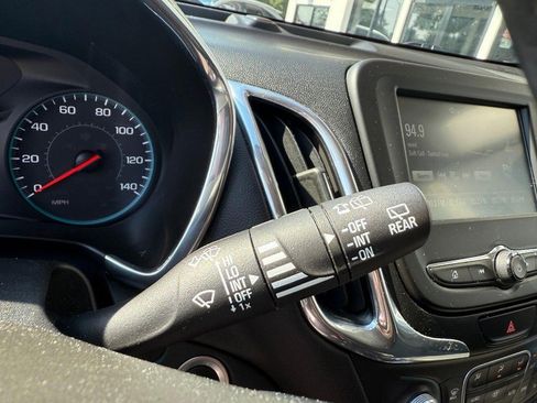 Used 2018 Chevrolet Equinox LT image 24