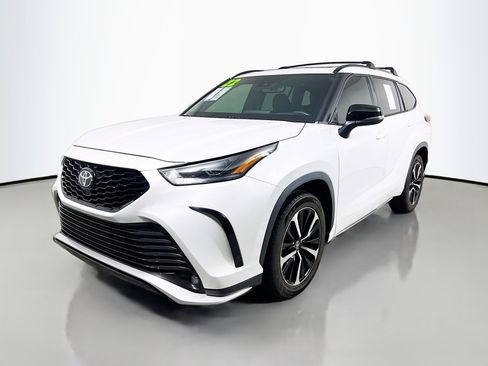 Used 2022 Toyota Highlander XSE image 10