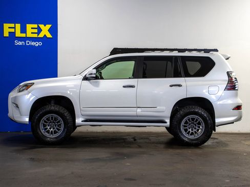 Used 2014 Lexus GX 460 image 2