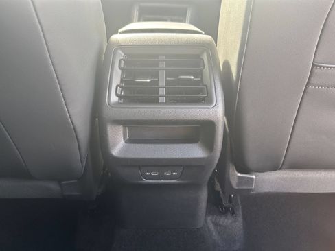 Used 2026 Volkswagen Tiguan SE AWD/4WD image 24
