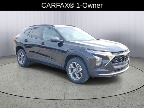 Used 2024 Chevrolet Trax LT w/ Driver Confidence Package FWD image 2