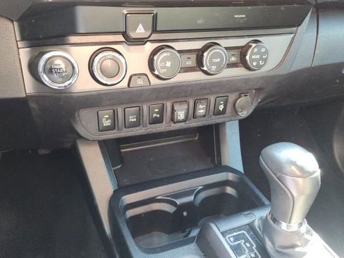 Used 2019 Toyota Tacoma TRD Off-Road w/ Technology Package image 29