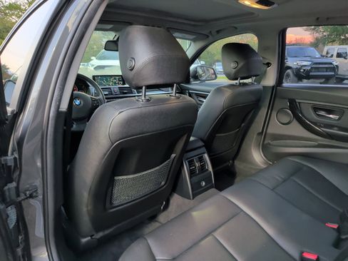 Used 2018 BMW 320i Sedan w/ Premium Package image 34