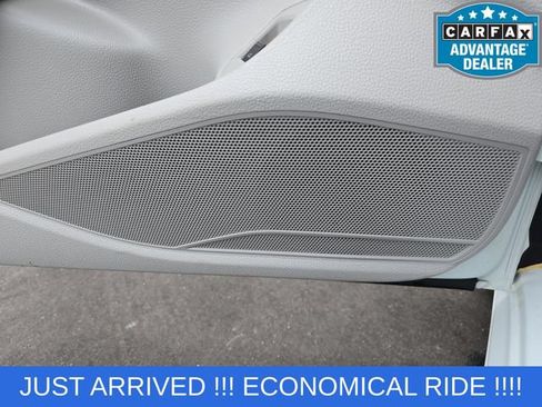 Used 2018 Volkswagen Passat 2.0T R-Line w/ R-Line Lighting Package FWD image 11