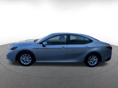 Used 2025 Toyota Camry LE image 8