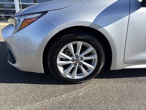 Used 2023 Toyota Corolla SE w/ SE Premium Package FWD image 9