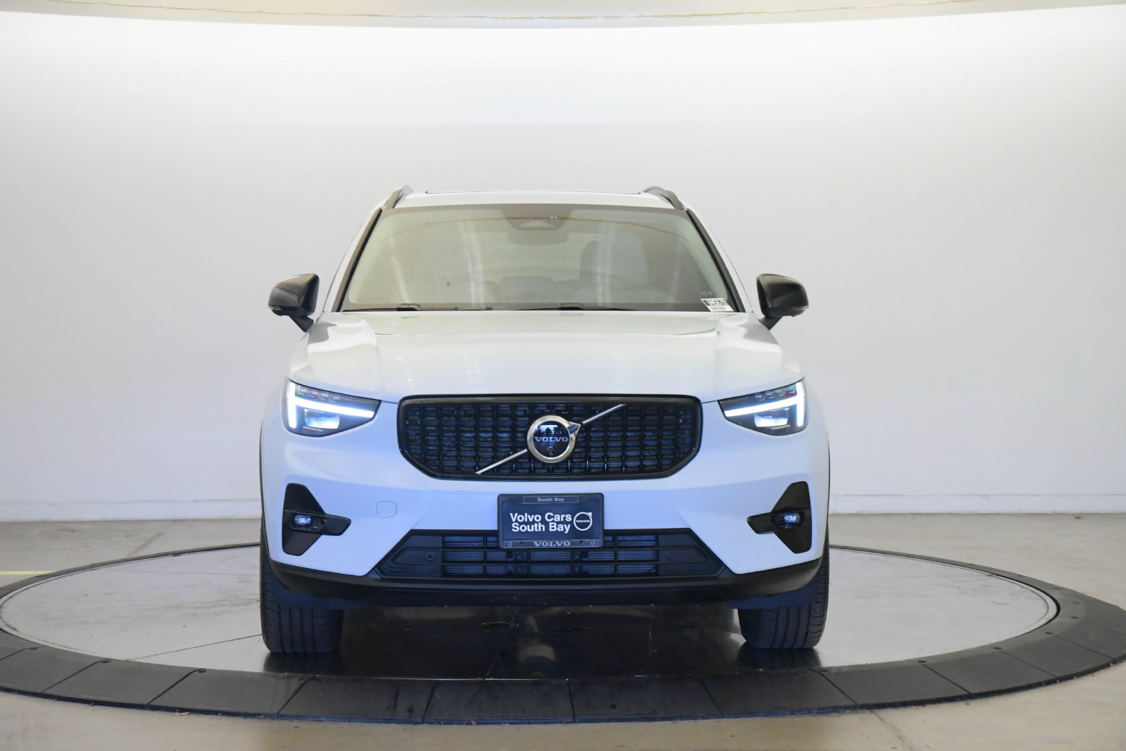 Used 2026 Volvo XC40 B5 Plus w/ Protection Package Premier AWD/4WD image 6