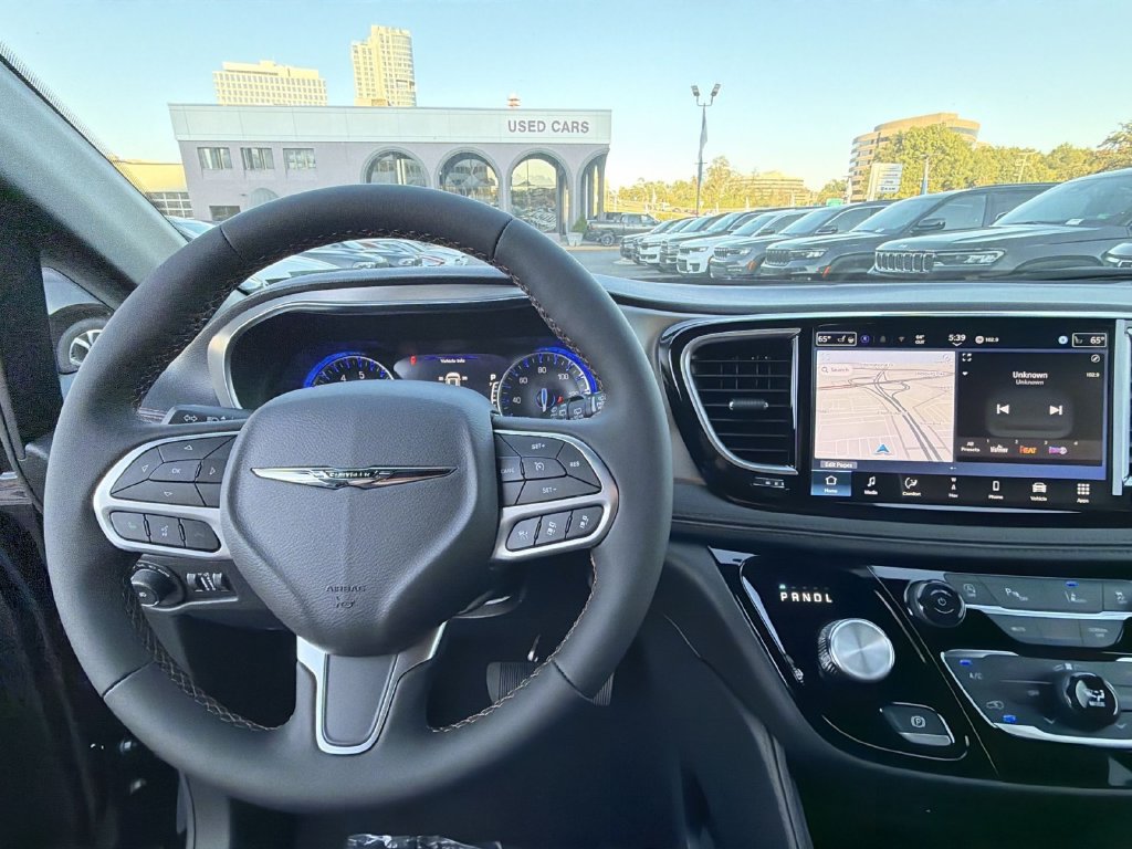 Used 2026 Chrysler Pacifica Pinnacle FWD image 16