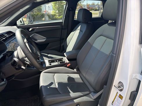 Used 2025 Audi Q3 2.0T Premium w/ Convenience Package AWD/4WD image 9