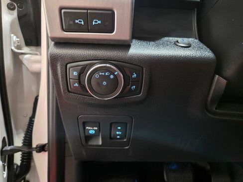 Used 2018 Ford F150 Platinum w/ Equipment Group 701A Luxury image 44