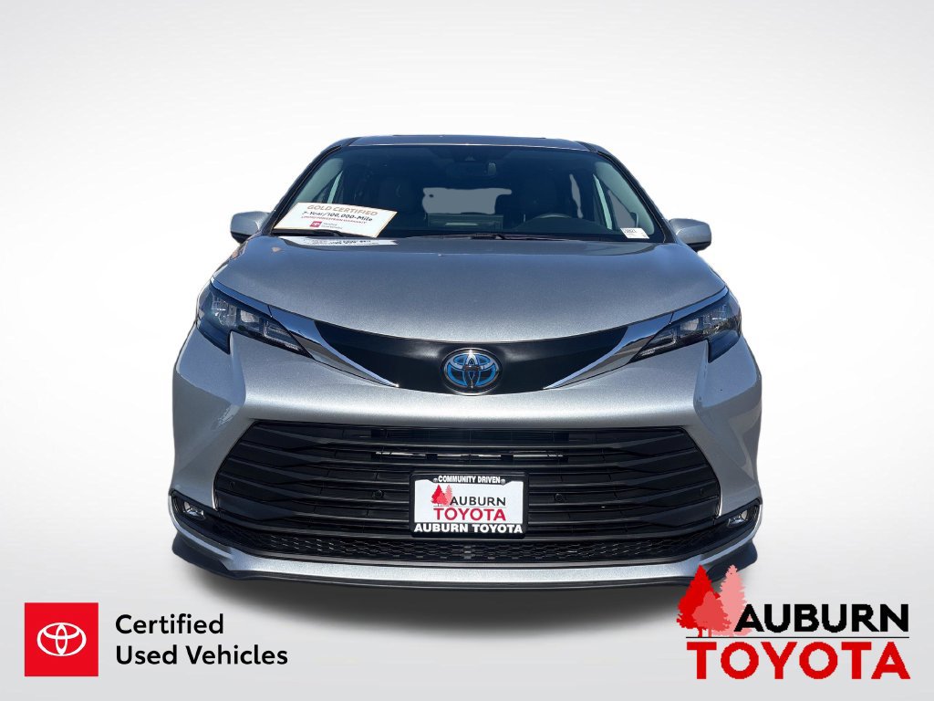 Certified 2025 Toyota Sienna XLE w/ XLE Plus Package FWD image 3