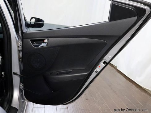 Used 2016 Hyundai Veloster FWD image 28