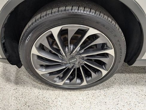 Used 2020 Lincoln Aviator Reserve w/ Equipment Group 202A image 9