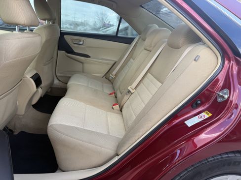 Used 2017 Toyota Camry LE image 10