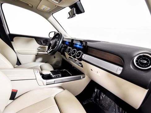 Used 2022 Mercedes-Benz GLB 250 image 32