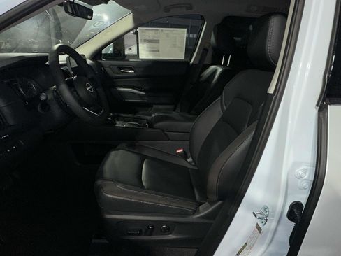 New 2025 Nissan Pathfinder SL image 25