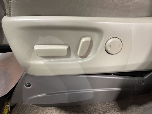 Used 2018 Toyota Sienna XLE Premium image 11