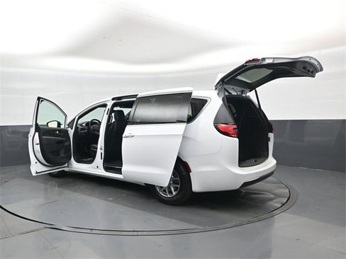 New 2026 Chrysler Pacifica Select image 48