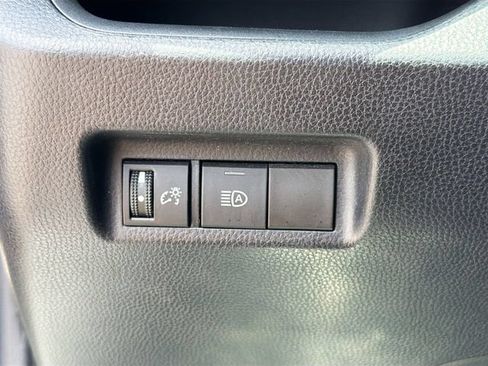 Used 2021 Toyota RAV4 XLE FWD image 32