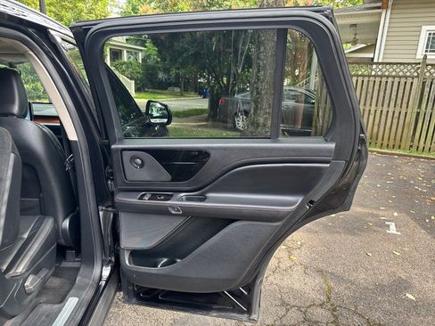 Used 2021 Lincoln Aviator Grand Touring w/ Equipment Group 301A AWD/4WD image 15