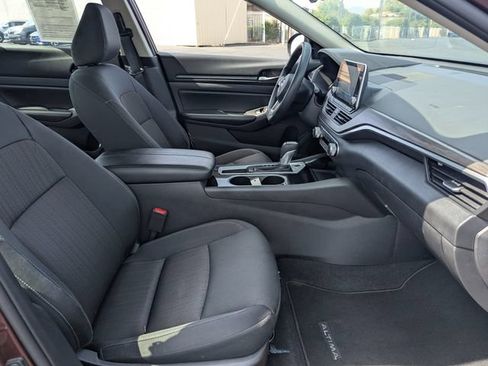 Used 2024 Nissan Altima 2.5 SV FWD image 33
