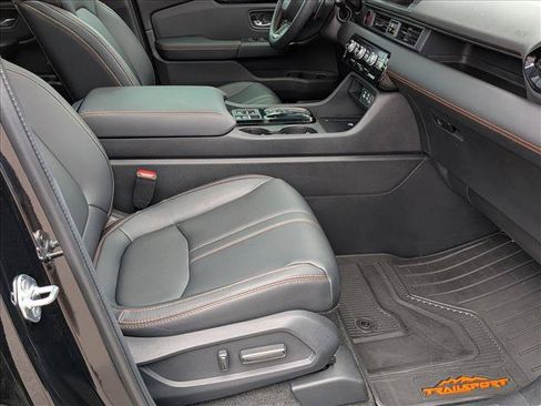 Certified 2024 Honda Pilot TrailSport image 24