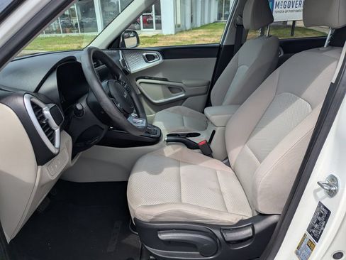 Used 2023 Kia Soul LX w/ LX Technology Package FWD image 14