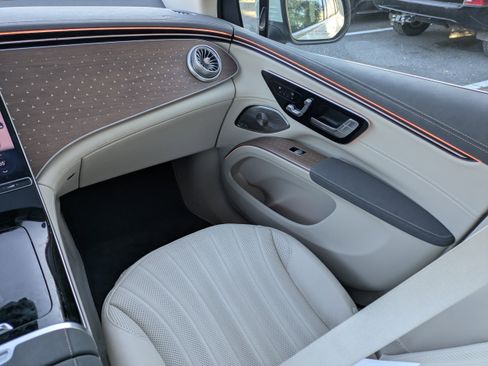 Used 2023 Mercedes-Benz EQS 450+ SUV image 21