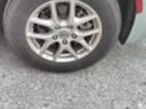 Used 2024 Chrysler Pacifica Touring-L FWD image 16