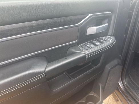 Used 2024 RAM 3500 Big Horn w/ Sport Appearance Package image 5