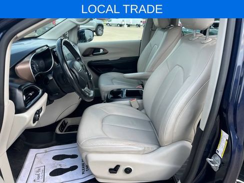 Used 2018 Chrysler Pacifica Touring-L Plus w/ Advanced Safetytec Group FWD image 11