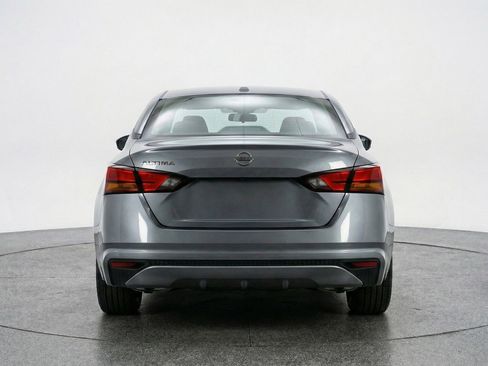 Used 2025 Nissan Altima 2.5 SV FWD image 7