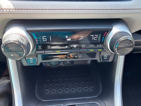 Used 2021 Toyota RAV4 XLE image 19