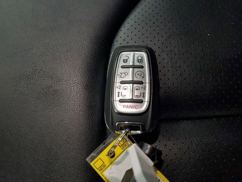 Used 2024 Chrysler Pacifica Touring-L FWD image 29