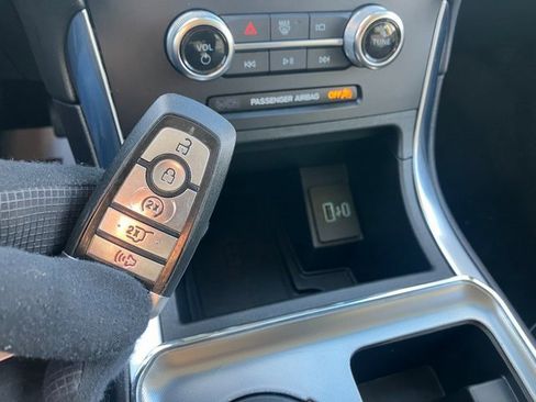 Used 2024 Ford Edge Titanium image 2