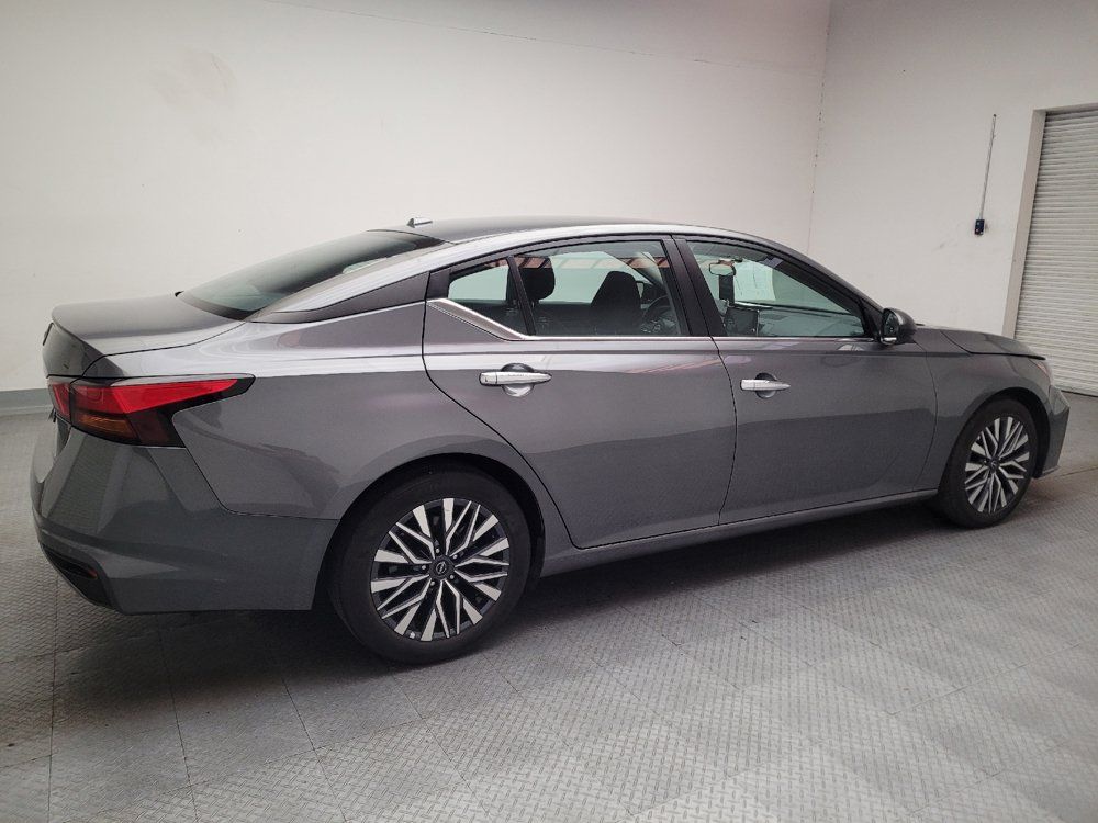 Used 2025 Nissan Altima 2.5 SV FWD image 10
