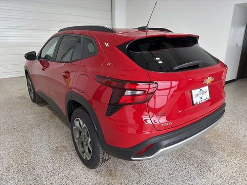 New 2026 Chevrolet Trax LT w/ Sunroof Package image 6