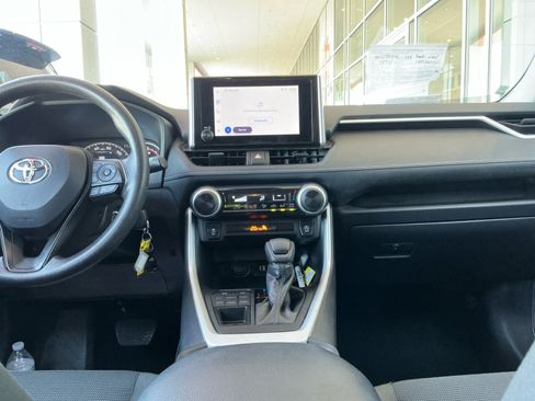 Used 2025 Toyota RAV4 LE AWD/4WD image 20