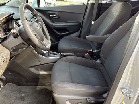 Used 2022 Chevrolet Trax LS w/ Tint and Cruise Package image 19