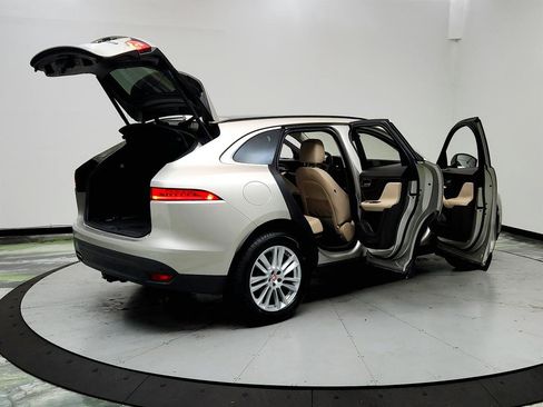 Used 2017 Jaguar F-PACE Prestige image 11