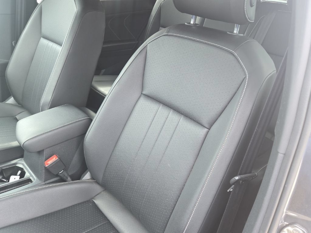 Used 2023 Volkswagen Tiguan SE R-Line FWD image 23