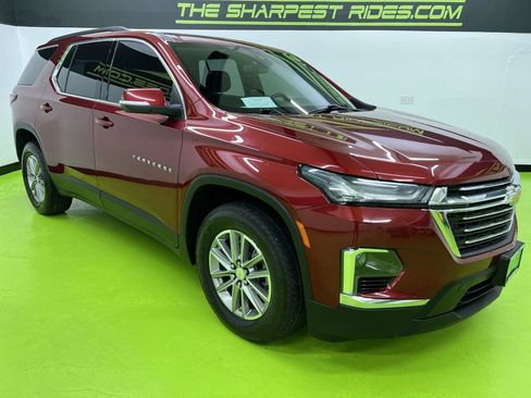 Used 2023 Chevrolet Traverse LT FWD image 2