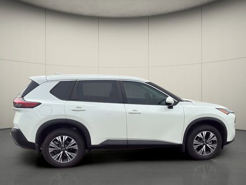 Used 2022 Nissan Rogue SV FWD image 8