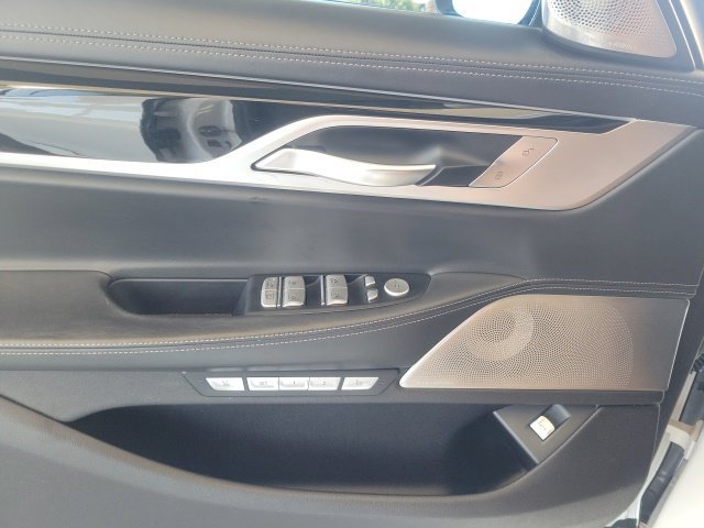Used 2017 BMW ALPINA B7 xDrive AWD/4WD image 16